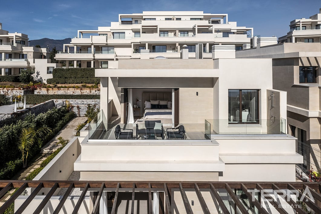 Beachfront Villa for Sale in Estepona, Costa del Sol - 118516