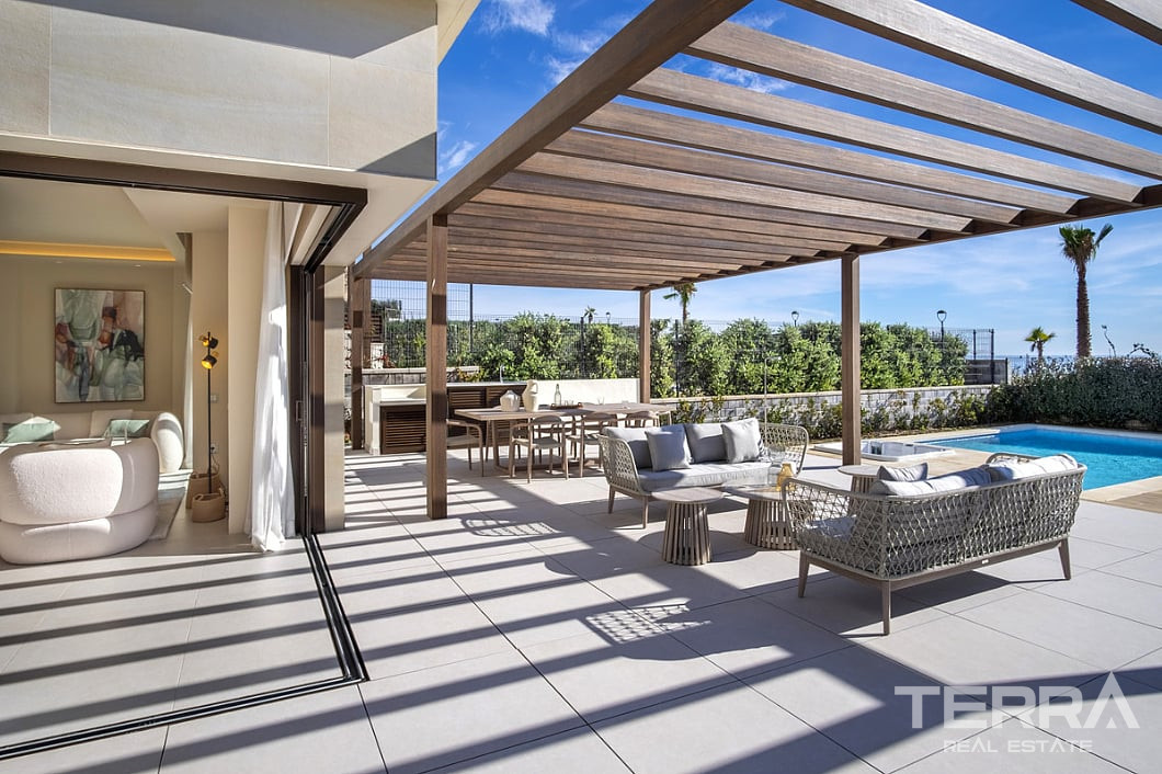 Beachfront Villa for Sale in Estepona, Costa del Sol - 118517