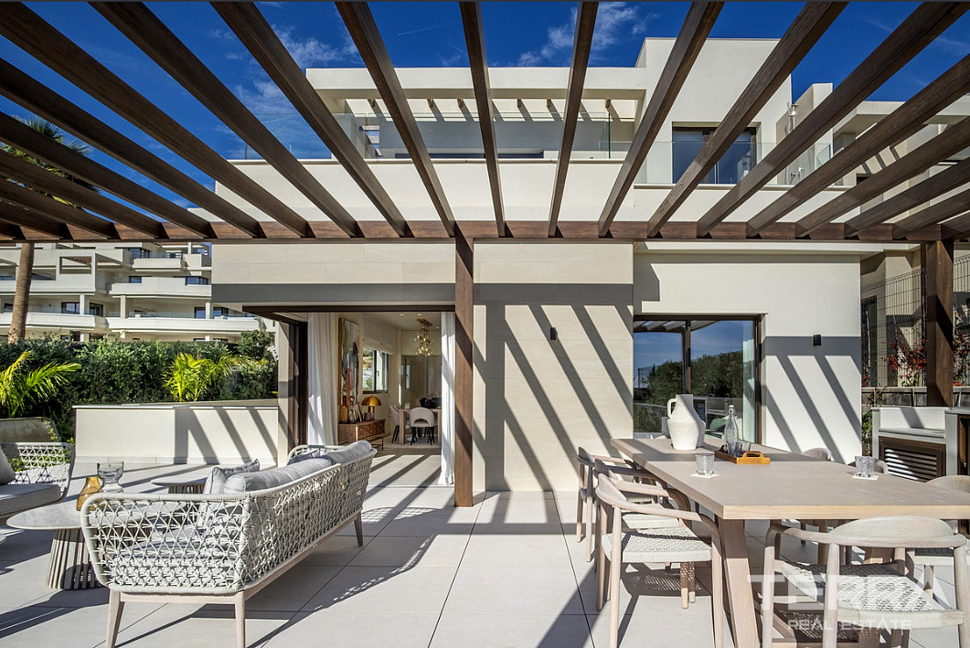 Beachfront Villa for Sale in Estepona, Costa del Sol - 118519