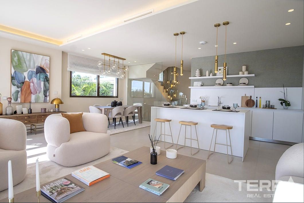 Beachfront Villa for Sale in Estepona, Costa del Sol - 118520
