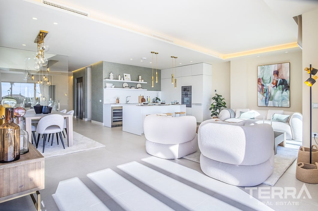 Beachfront Villa for Sale in Estepona, Costa del Sol - 118521