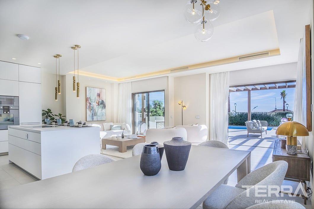 Beachfront Villa for Sale in Estepona, Costa del Sol - 118522