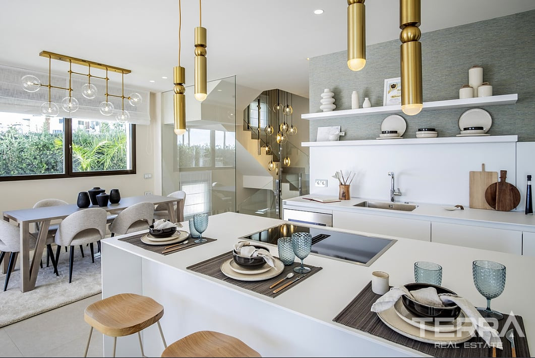 Beachfront Villa for Sale in Estepona, Costa del Sol - 118523