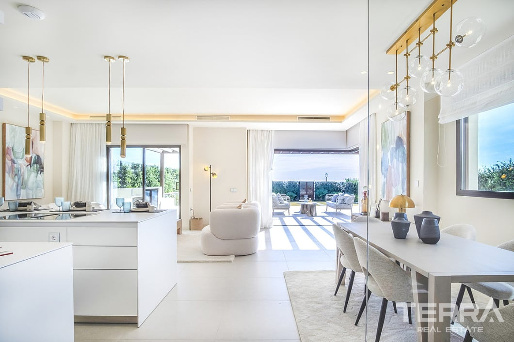 Beachfront Villa for Sale in Estepona, Costa del Sol - 118525