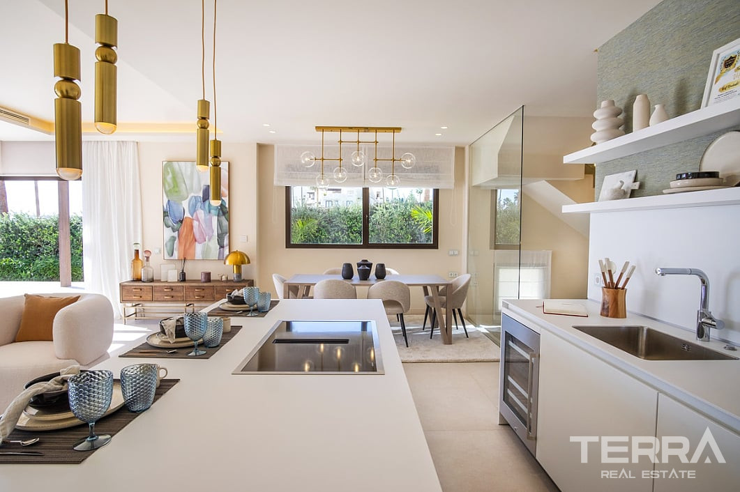 Beachfront Villa for Sale in Estepona, Costa del Sol - 118527