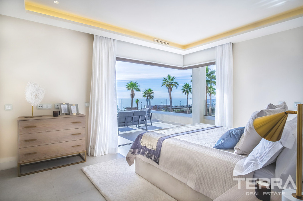 Beachfront Villa for Sale in Estepona, Costa del Sol - 118528