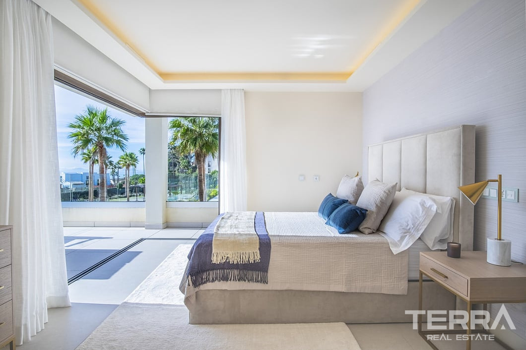 Beachfront Villa for Sale in Estepona, Costa del Sol - 118530