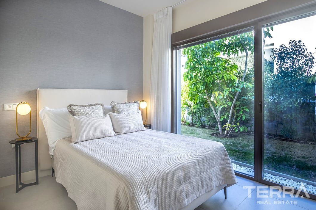 Beachfront Villa for Sale in Estepona, Costa del Sol - 118532