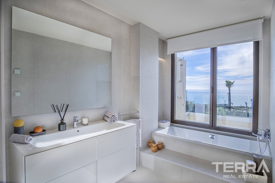 Beachfront Villa for Sale in Estepona, Costa del Sol - 118535