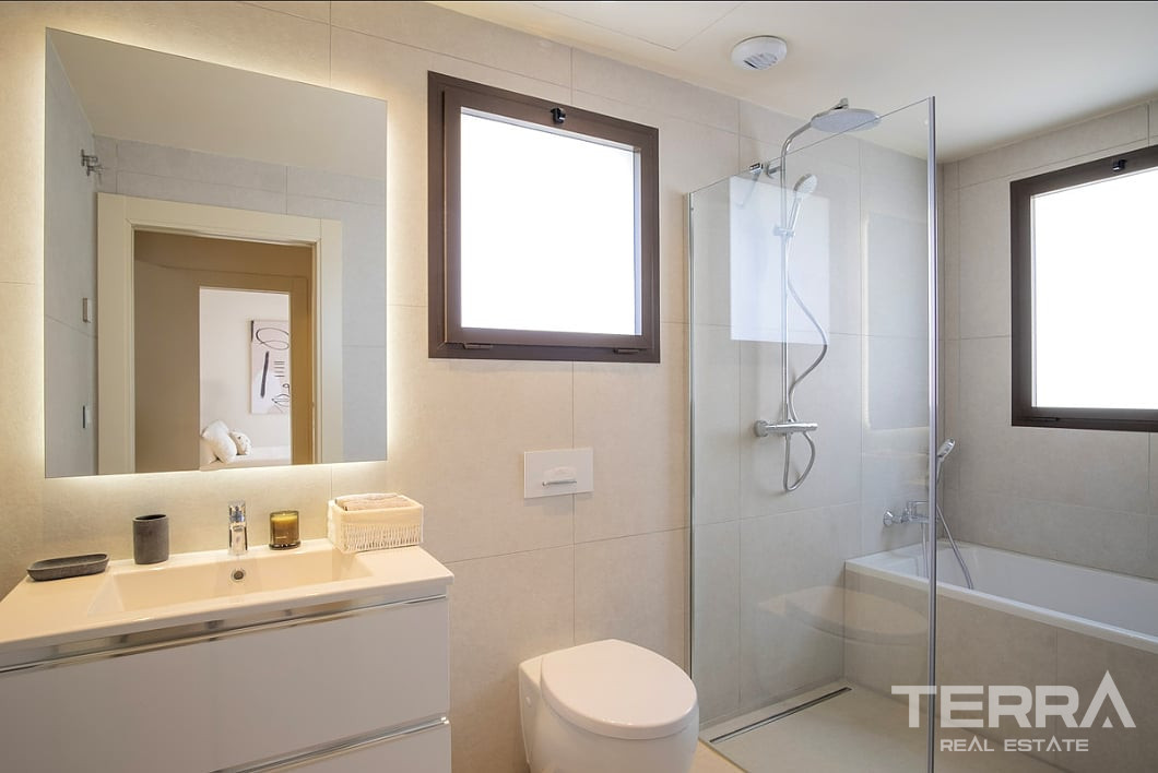 Beachfront Villa for Sale in Estepona, Costa del Sol - 118536