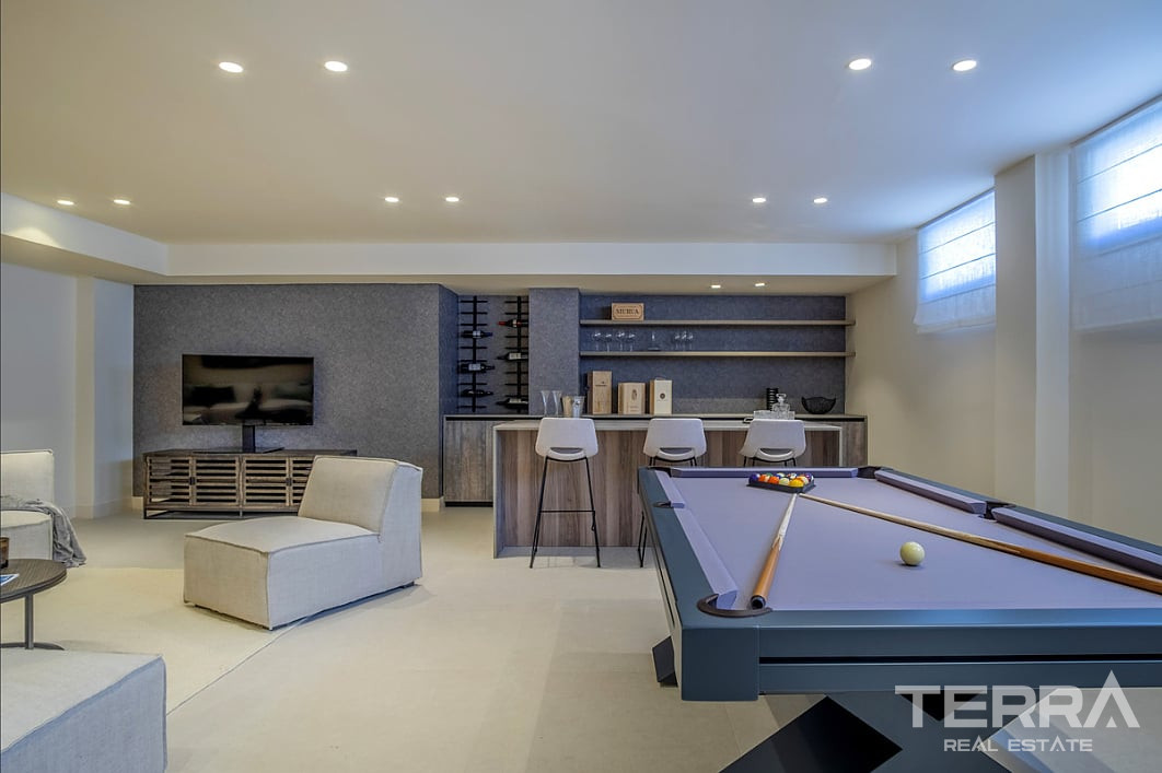 Beachfront Villa for Sale in Estepona, Costa del Sol - 118542