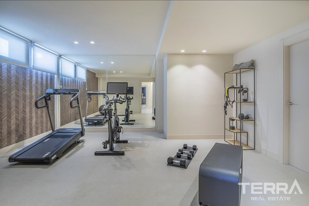 Beachfront Villa for Sale in Estepona, Costa del Sol - 118545