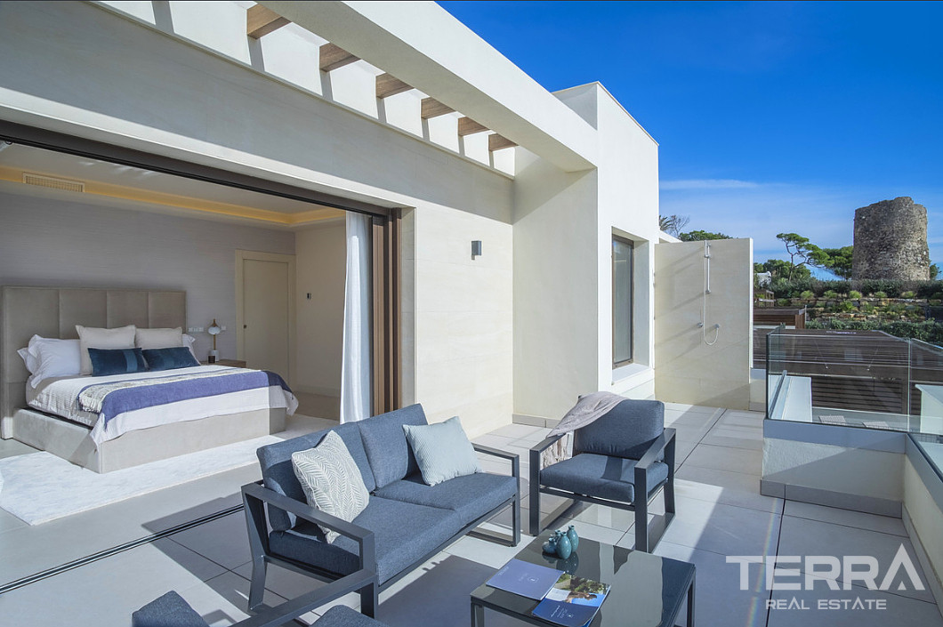 Beachfront Villa for Sale in Estepona, Costa del Sol - 118546