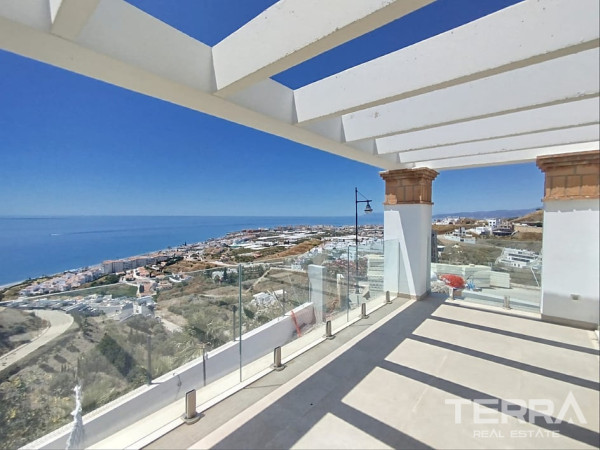 Torrox, Malaga’da Deniz Manzaralı Satılık Lüks Evler