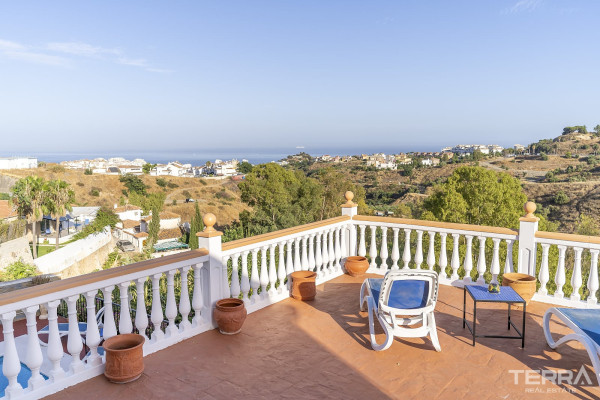 Sea View Villa for Sale in Benalmádena, Costa del Sol