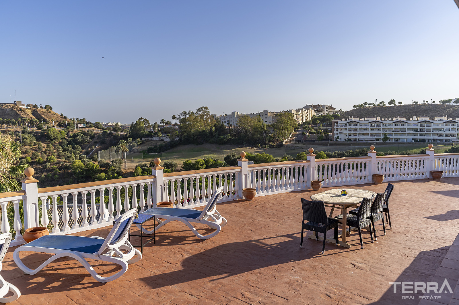Benalmádena'da Satılık Deniz Manzaralı Villa - 119239