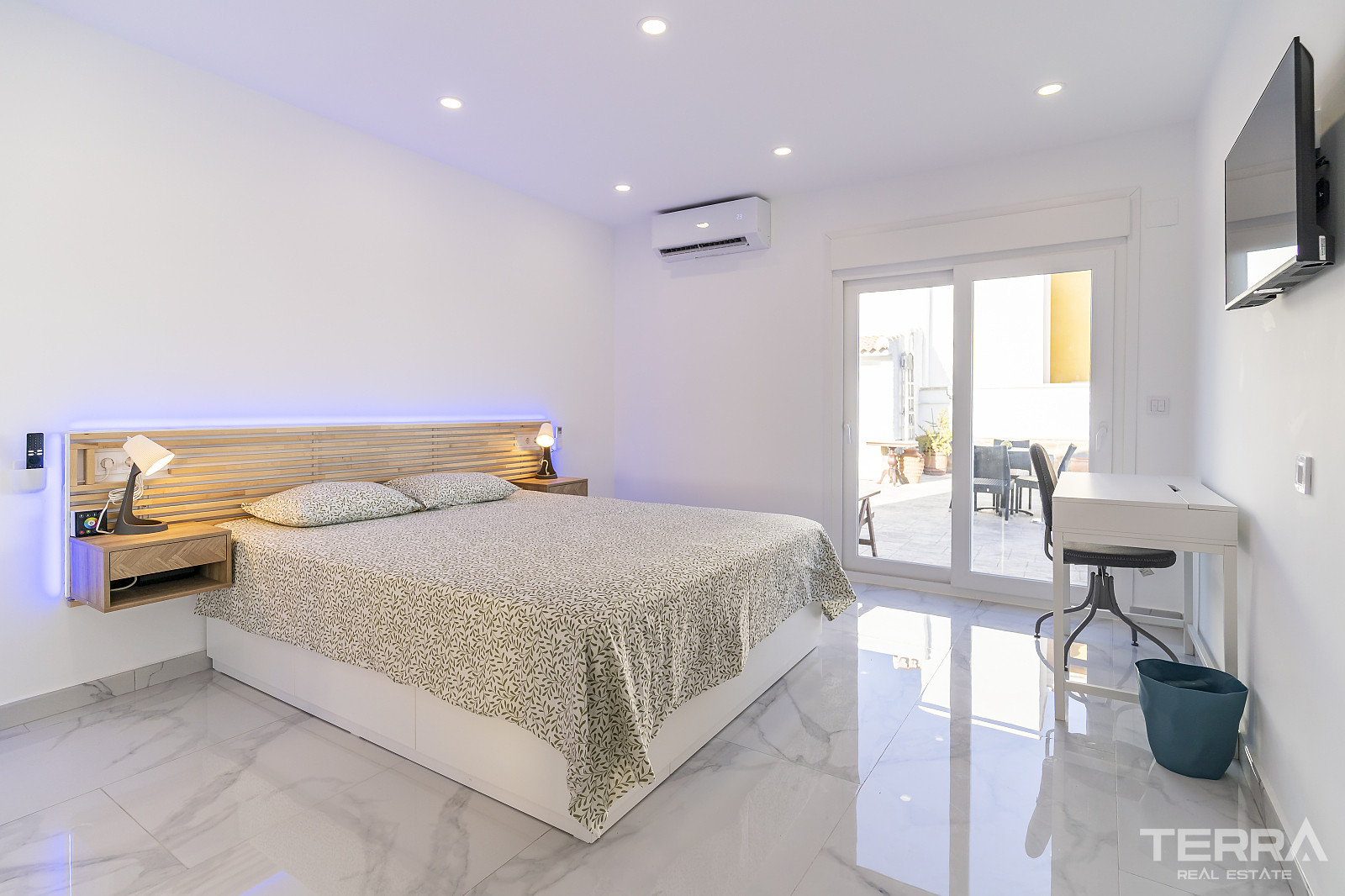 Benalmádena'da Satılık Deniz Manzaralı Villa - 119257