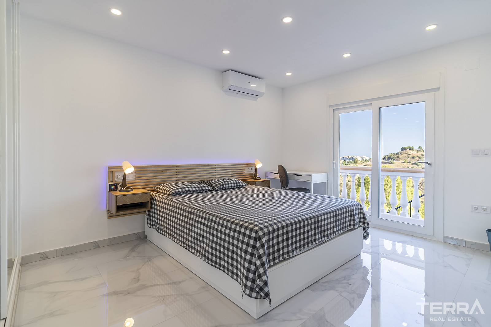 Benalmádena'da Satılık Deniz Manzaralı Villa - 119262
