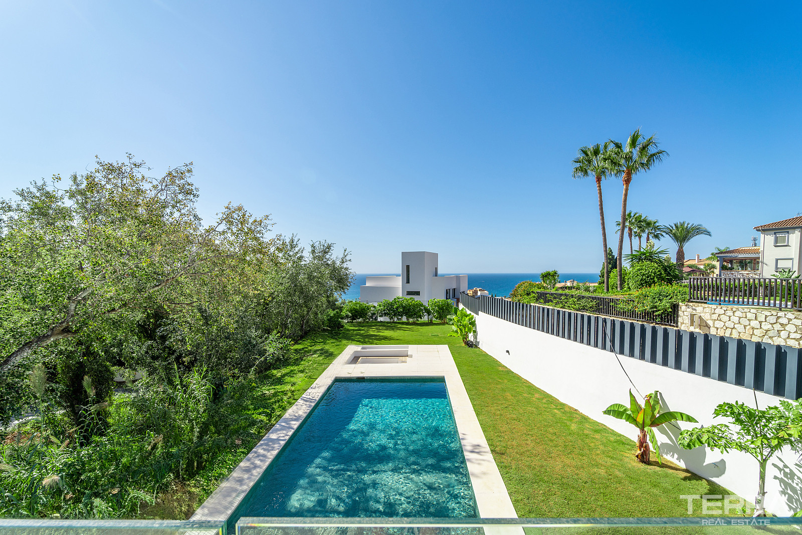 Villa with Private Pool for Sale in Benalmádena, Costa del Sol - 119352