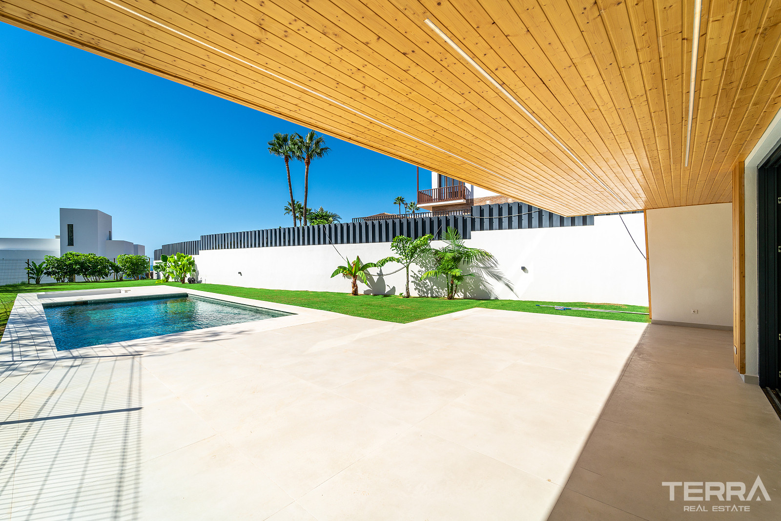 Villa with Private Pool for Sale in Benalmádena, Costa del Sol - 119353