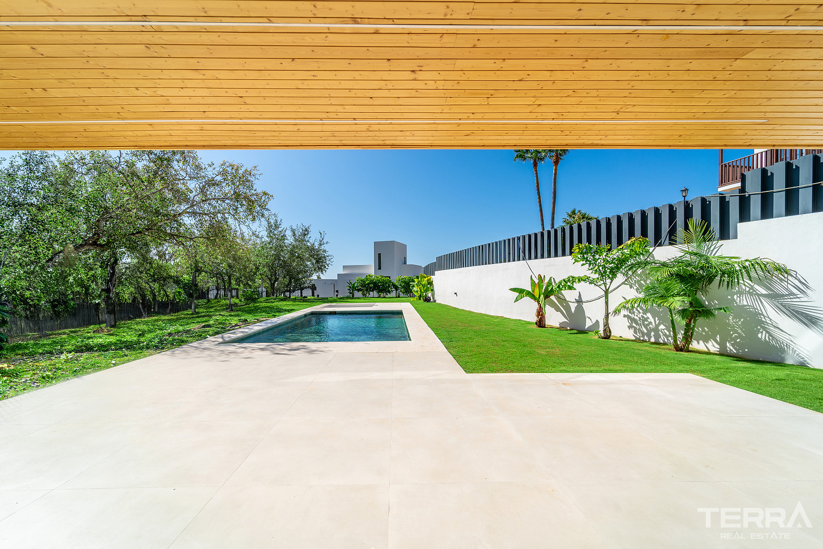 Villa with Private Pool for Sale in Benalmádena, Costa del Sol - 119354