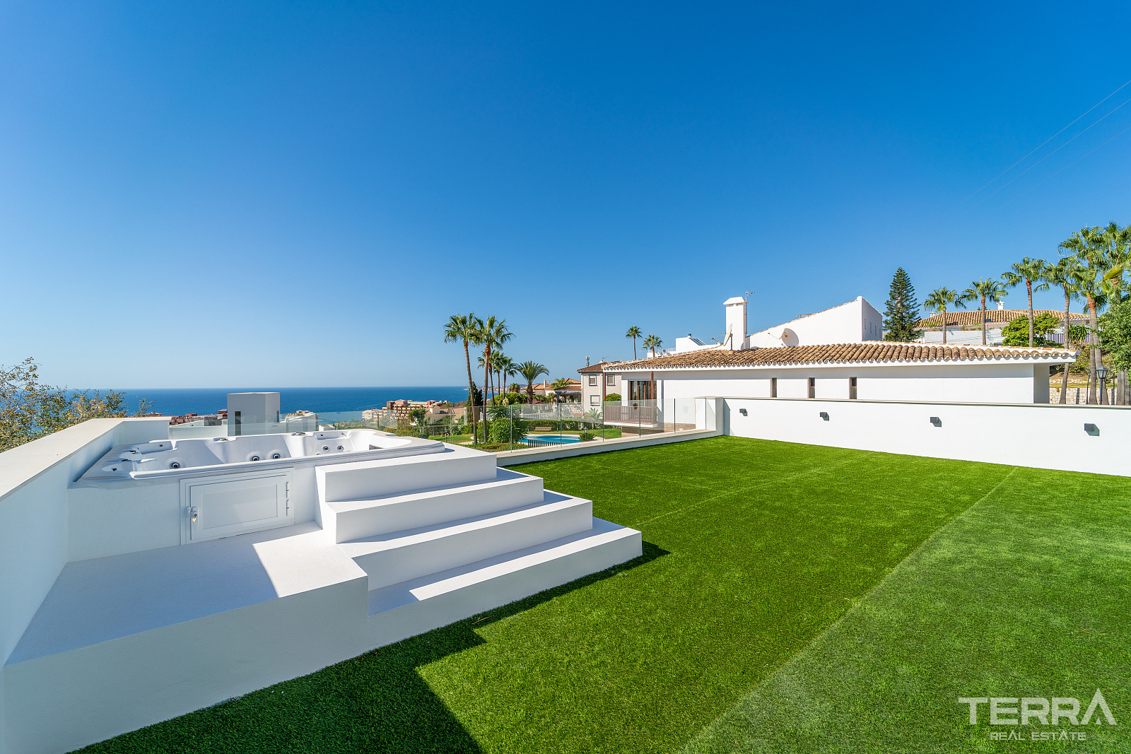 Villa with Private Pool for Sale in Benalmádena, Costa del Sol - 119355
