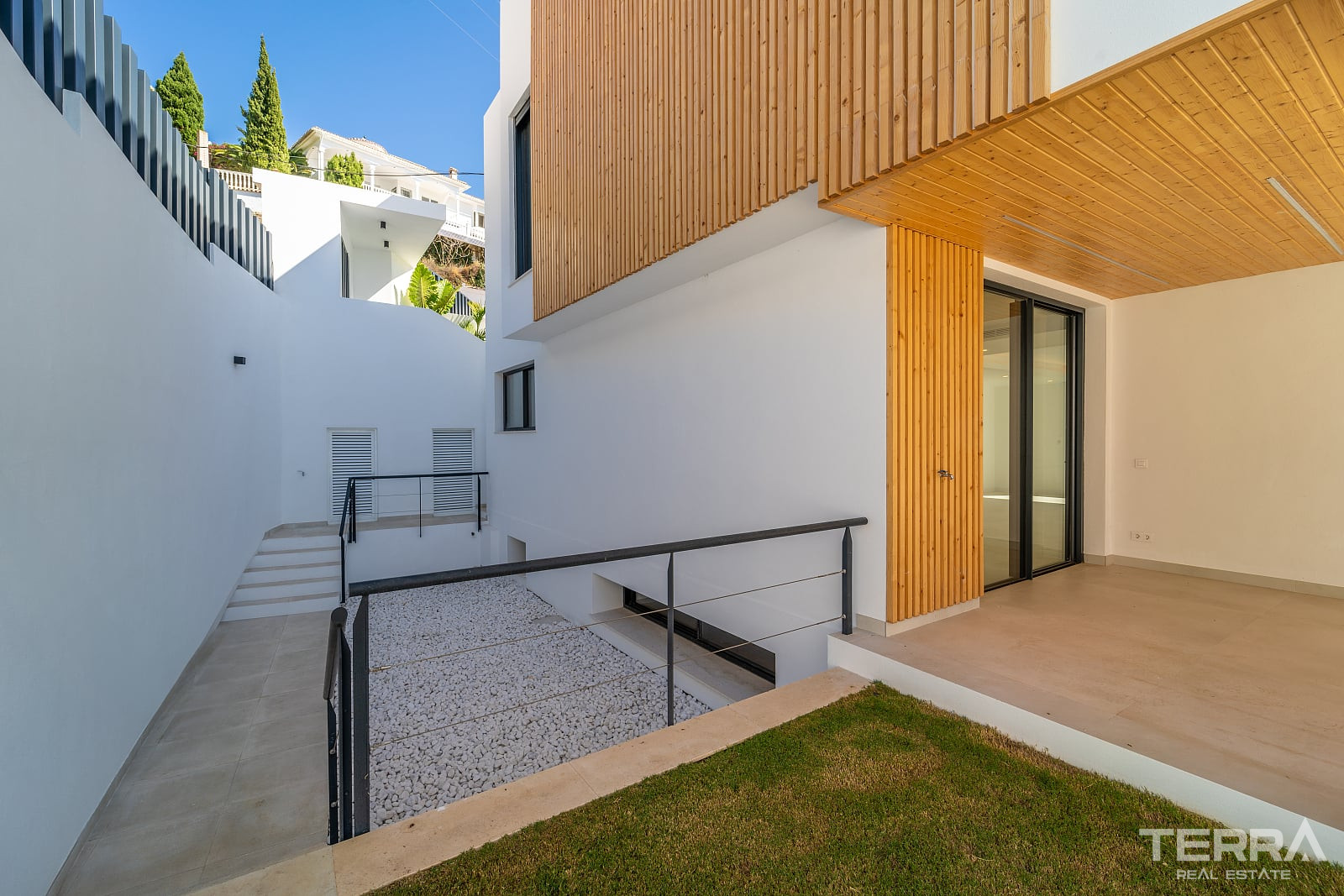 Villa with Private Pool for Sale in Benalmádena, Costa del Sol - 119358