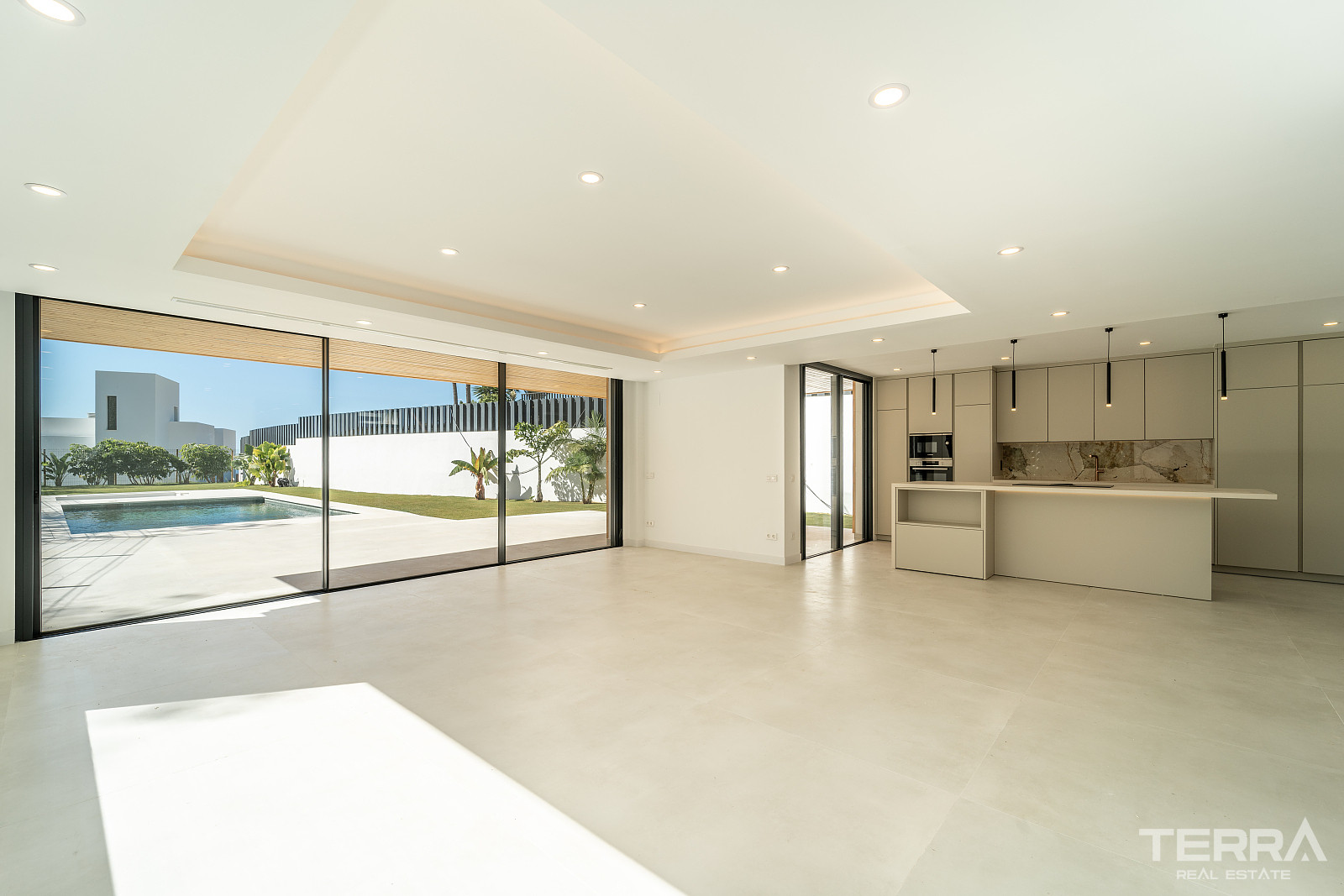 Villa with Private Pool for Sale in Benalmádena, Costa del Sol - 119359