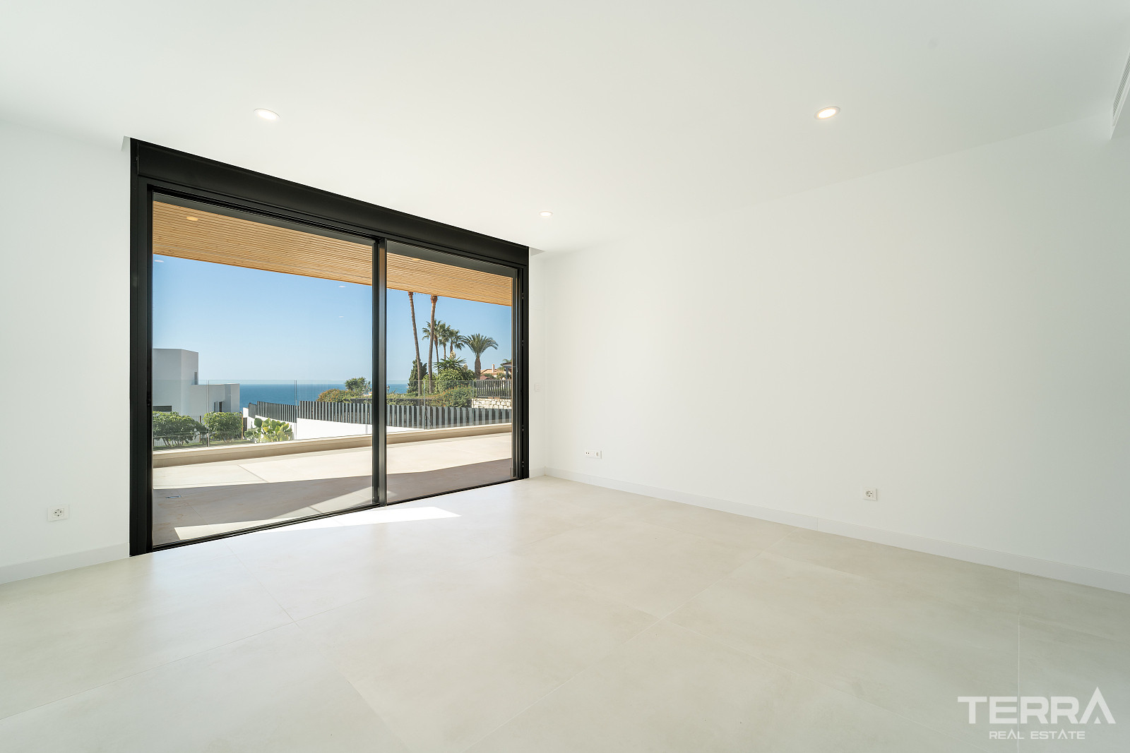 Villa with Private Pool for Sale in Benalmádena, Costa del Sol - 119370