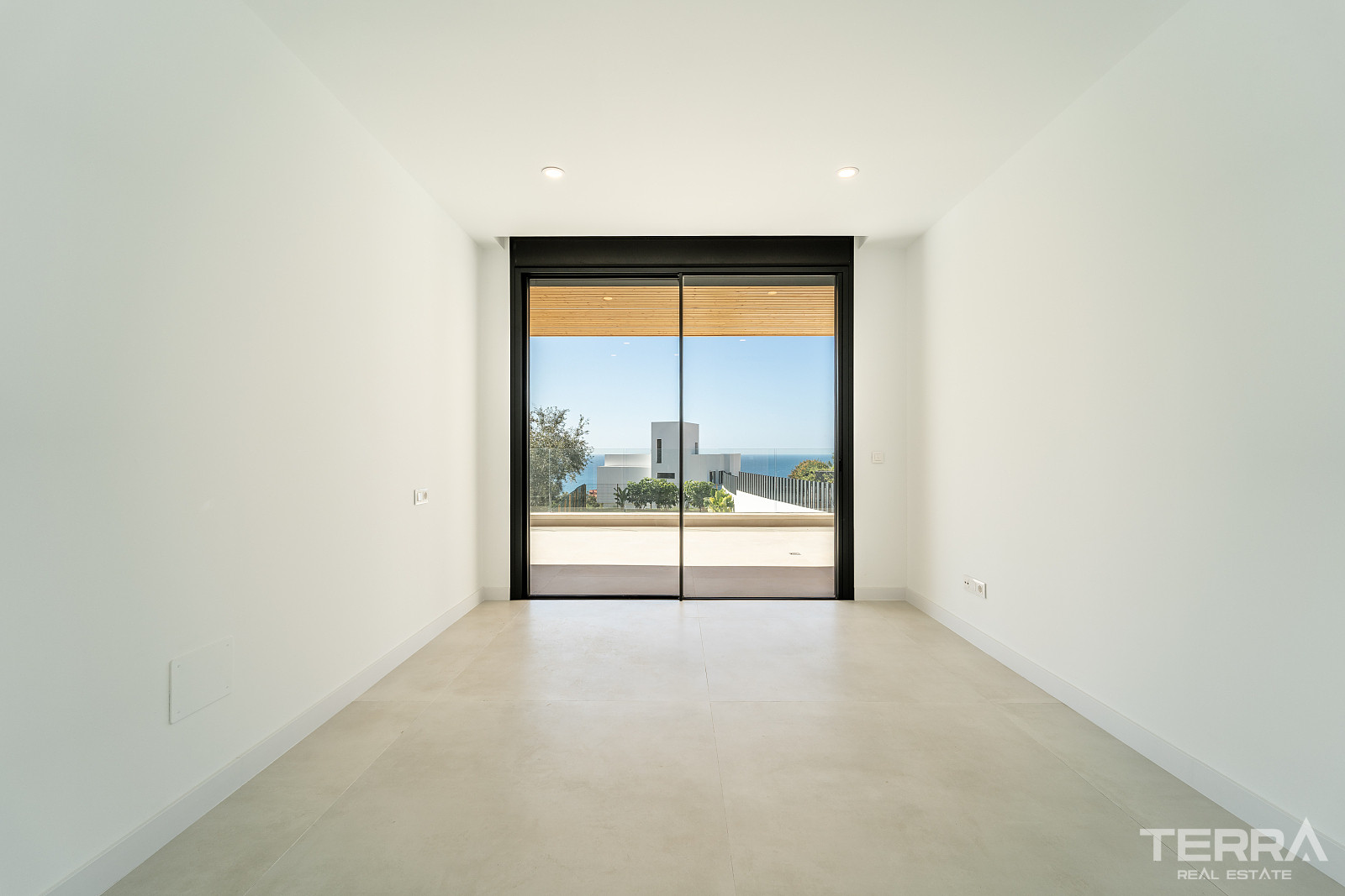 Villa with Private Pool for Sale in Benalmádena, Costa del Sol - 119377