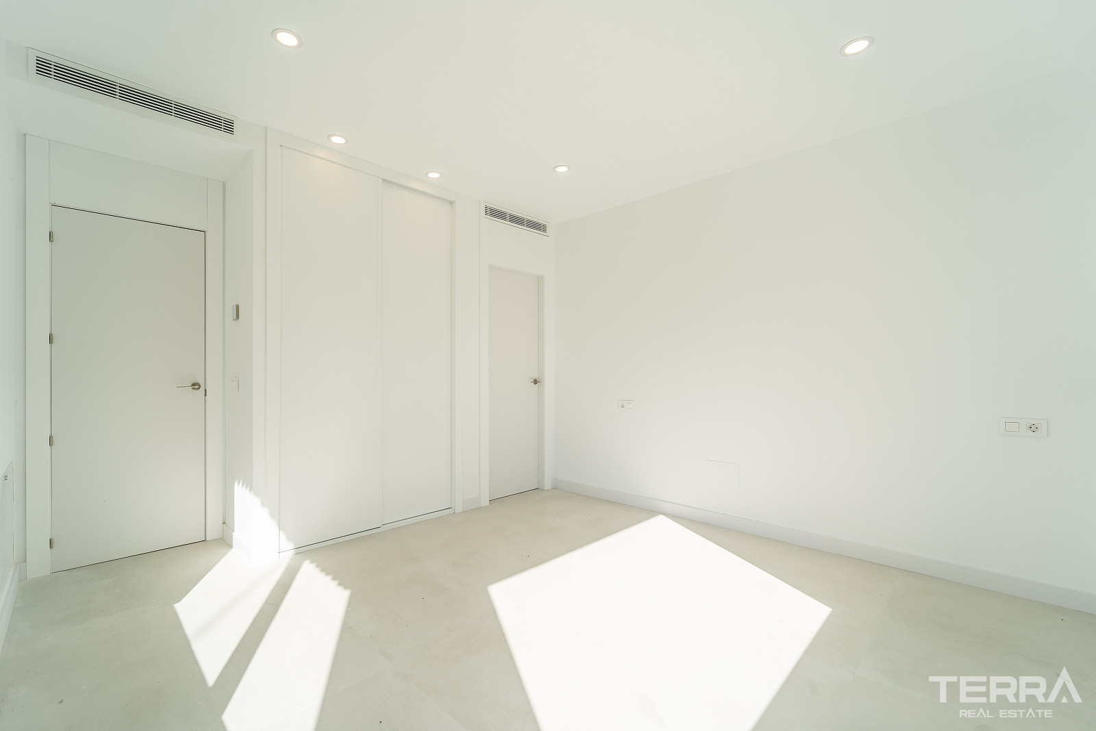 Villa with Private Pool for Sale in Benalmádena, Costa del Sol - 119382