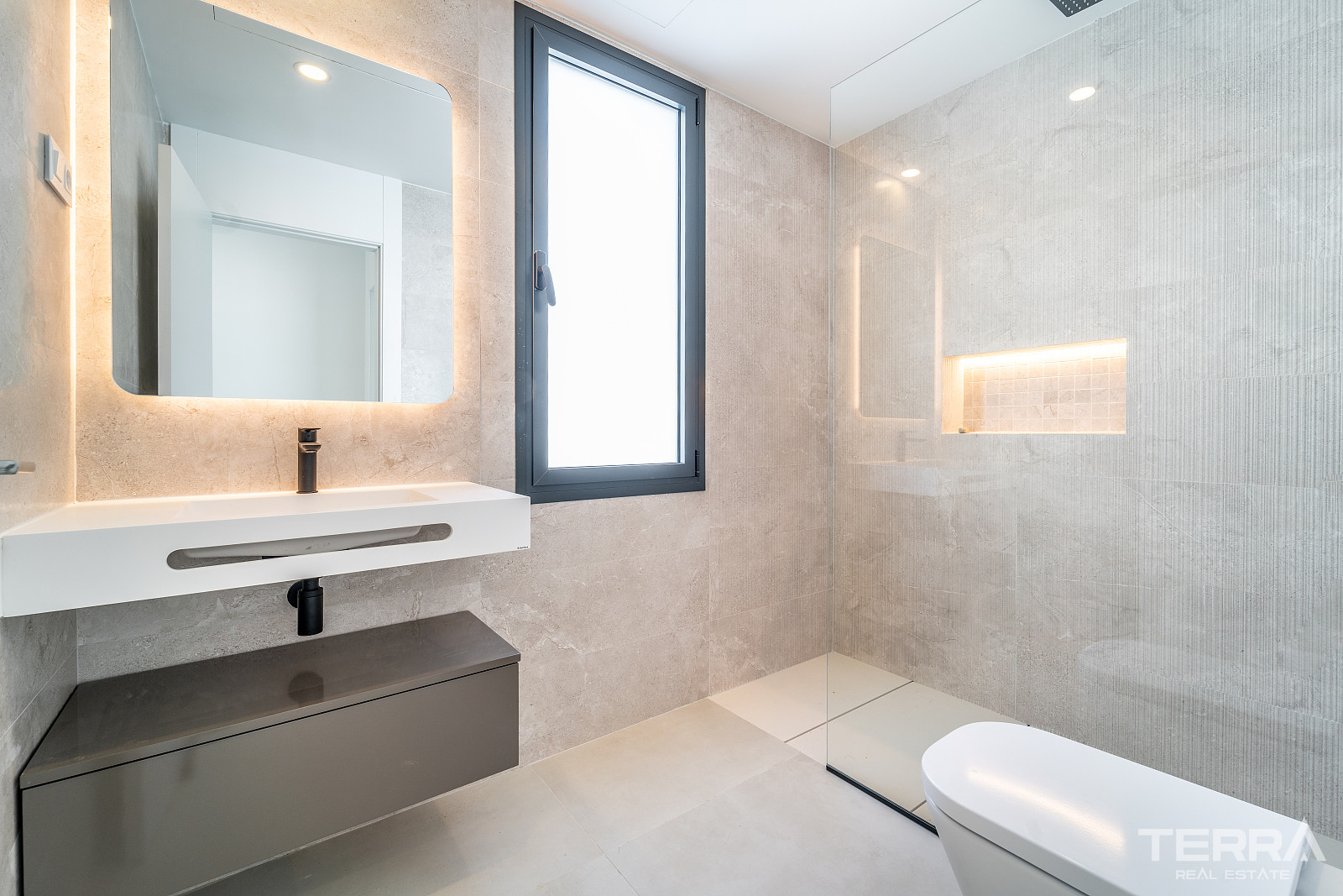 Villa with Private Pool for Sale in Benalmádena, Costa del Sol - 119397