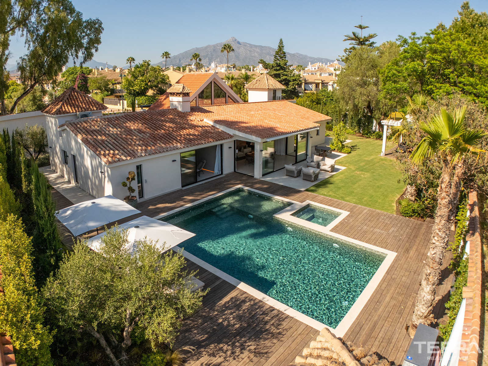 Villa with Private Pool for Sale in Marbella, Costa del Sol, Spain - 119443