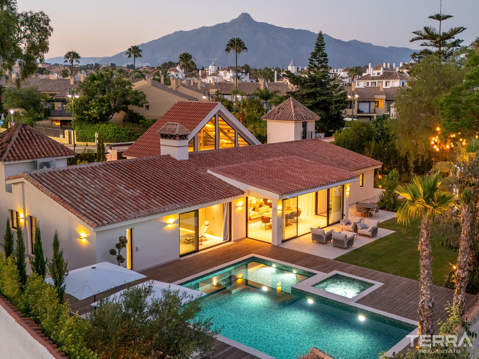 Villa with Private Pool for Sale in Marbella, Costa del Sol, Spain - 119448