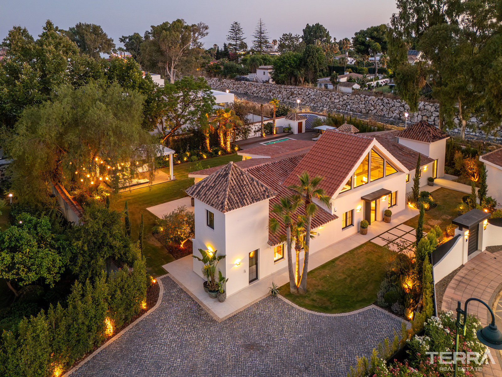 Villa with Private Pool for Sale in Marbella, Costa del Sol, Spain - 119450