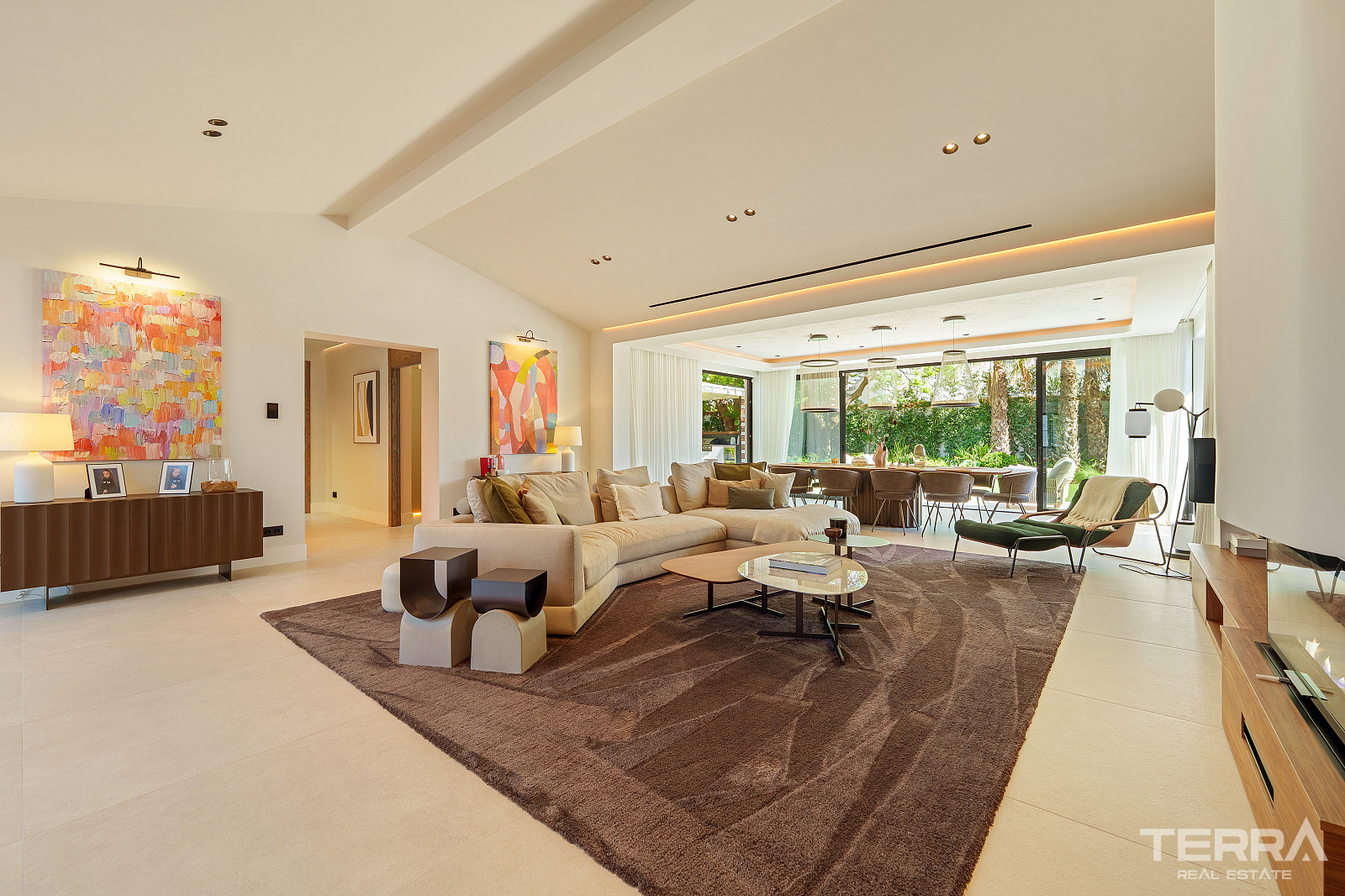 Villa with Private Pool for Sale in Marbella, Costa del Sol, Spain - 119459