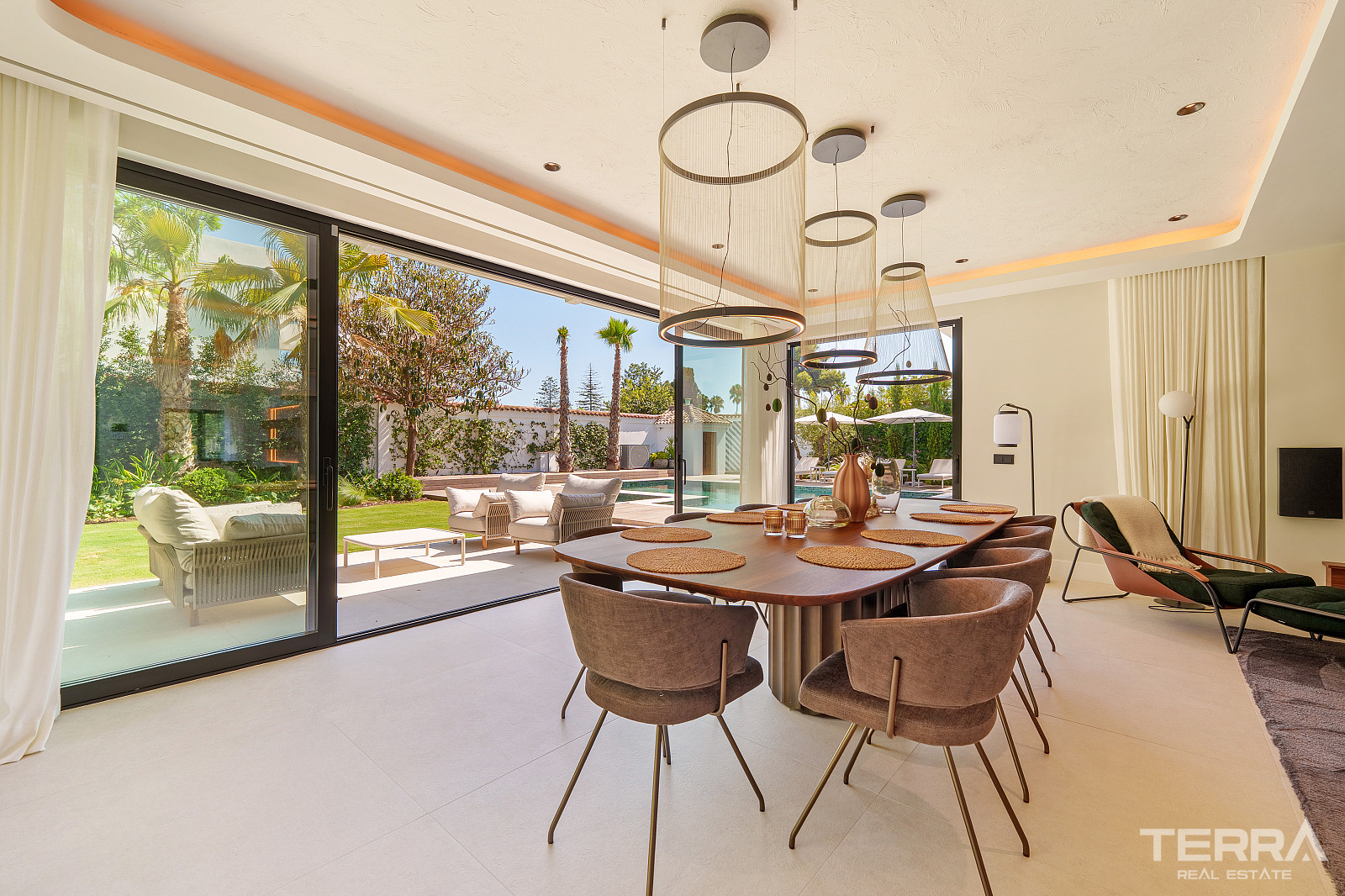 Villa with Private Pool for Sale in Marbella, Costa del Sol, Spain - 119462