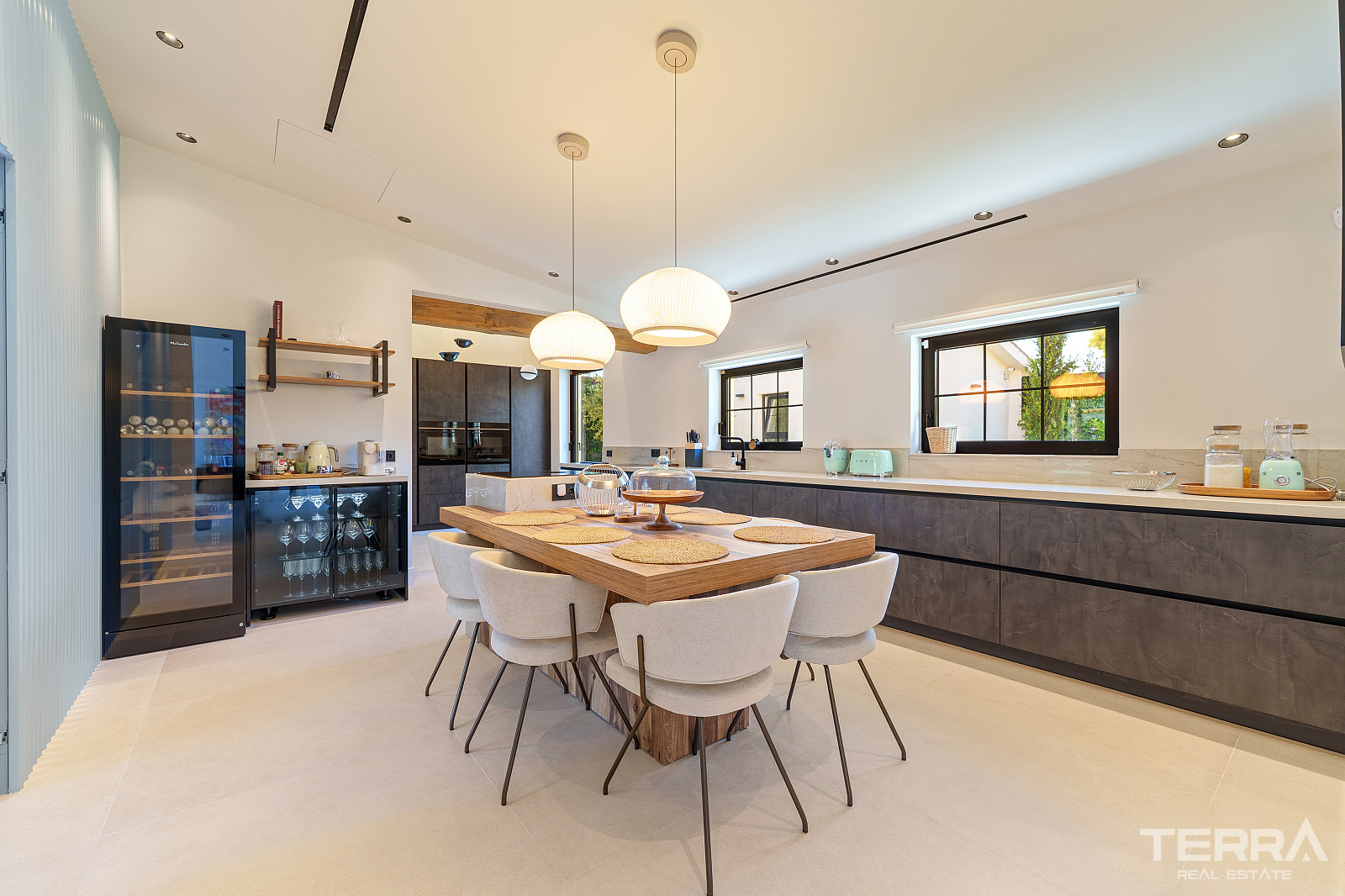 Villa with Private Pool for Sale in Marbella, Costa del Sol, Spain - 119467