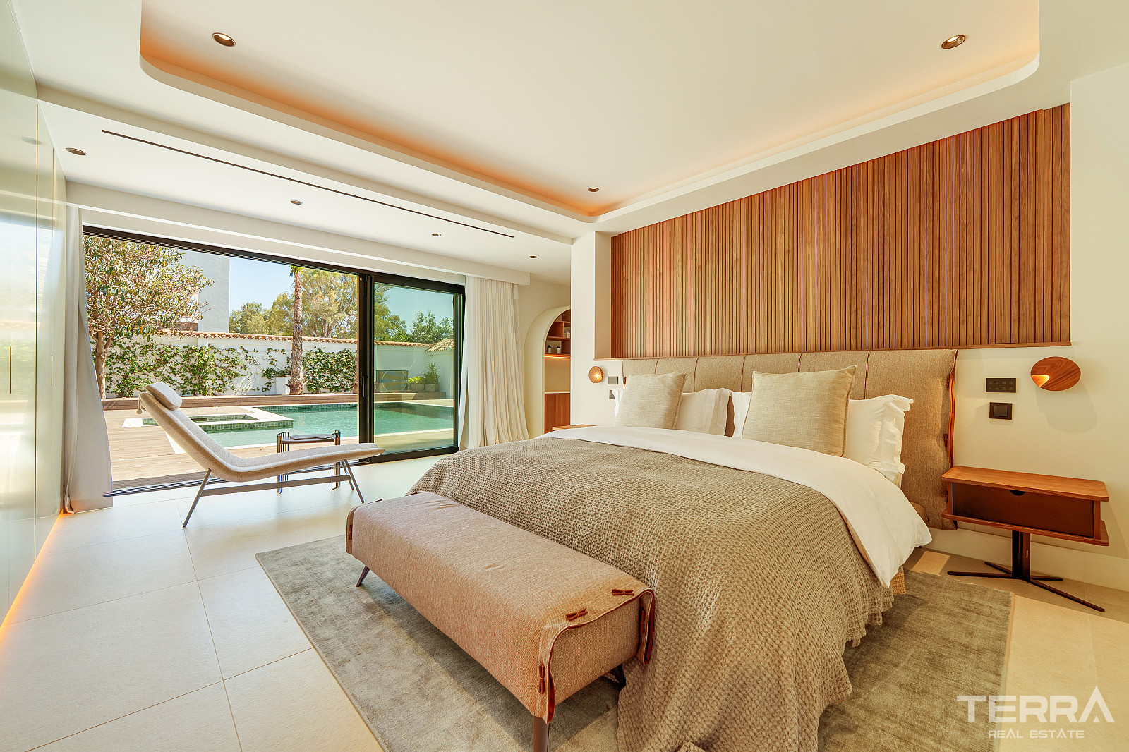 Villa with Private Pool for Sale in Marbella, Costa del Sol, Spain - 119473