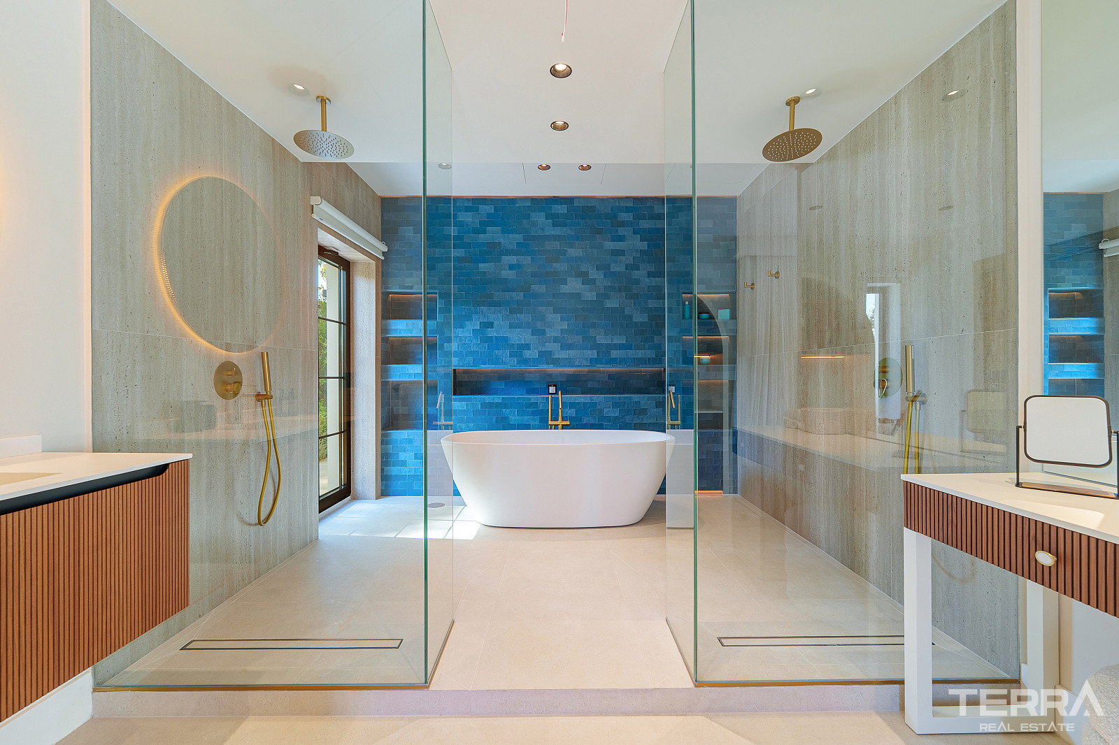Villa with Private Pool for Sale in Marbella, Costa del Sol, Spain - 119479