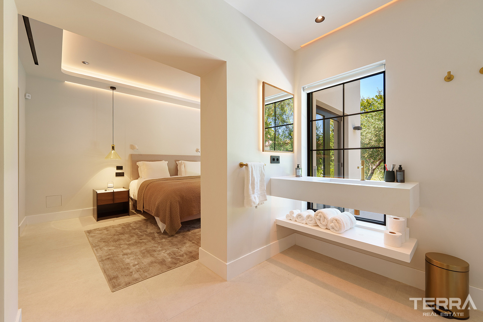 Villa with Private Pool for Sale in Marbella, Costa del Sol, Spain - 119490