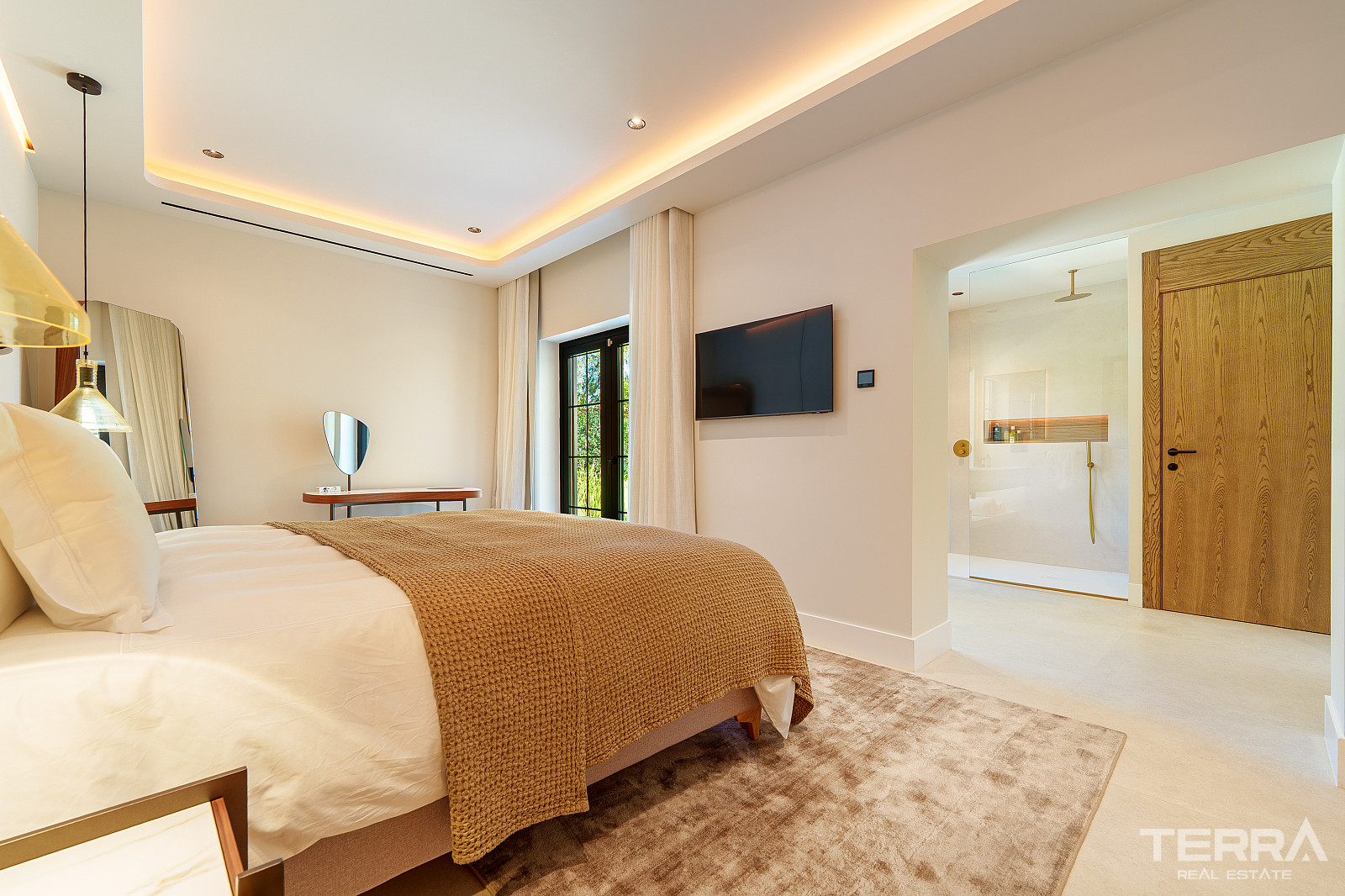 Villa with Private Pool for Sale in Marbella, Costa del Sol, Spain - 119497