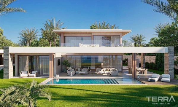 İspanya, Estepona'da Denize Sıfır Sitede Satılık Müstakil Villalar