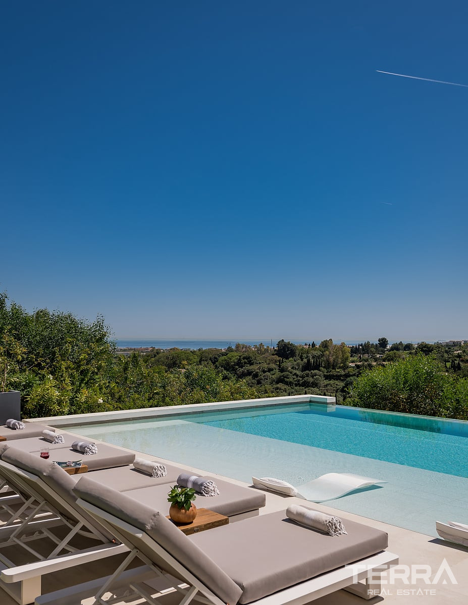 Golf Villa for Sale in Benahavís, Costa del Sol, Spain - 120150