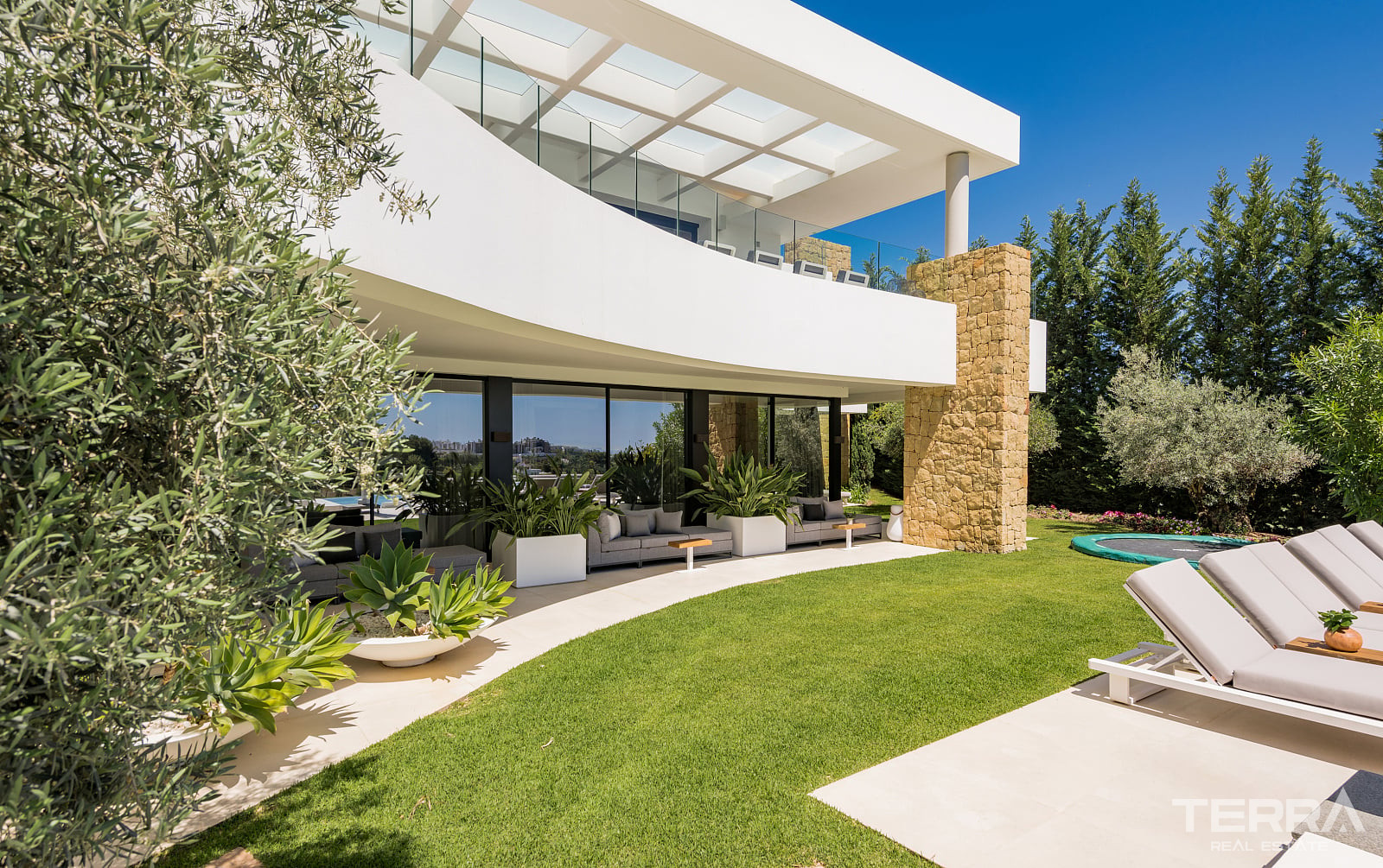 Golf Villa for Sale in Benahavís, Costa del Sol, Spain - 120152