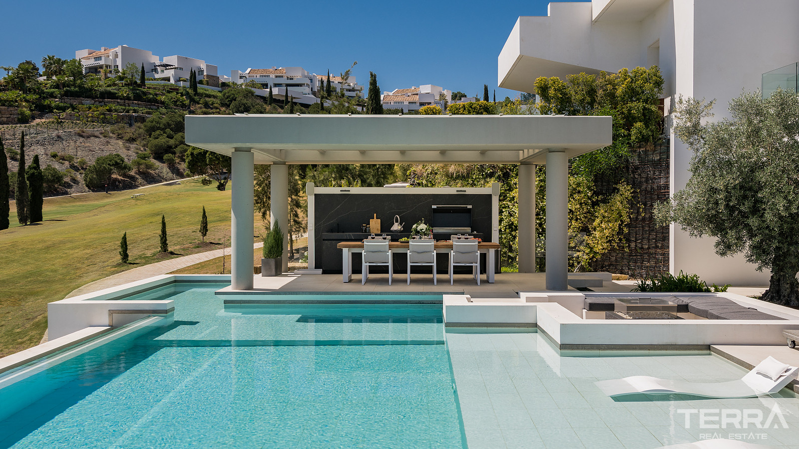 Golf Villa for Sale in Benahavís, Costa del Sol, Spain - 120157