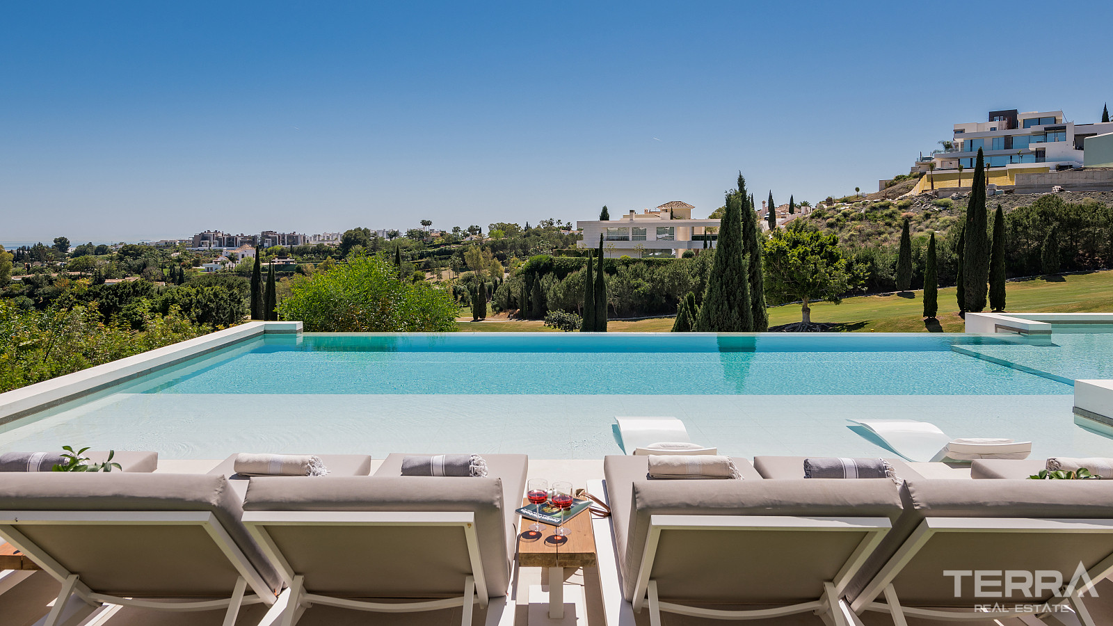 Golf Villa for Sale in Benahavís, Costa del Sol, Spain - 120158