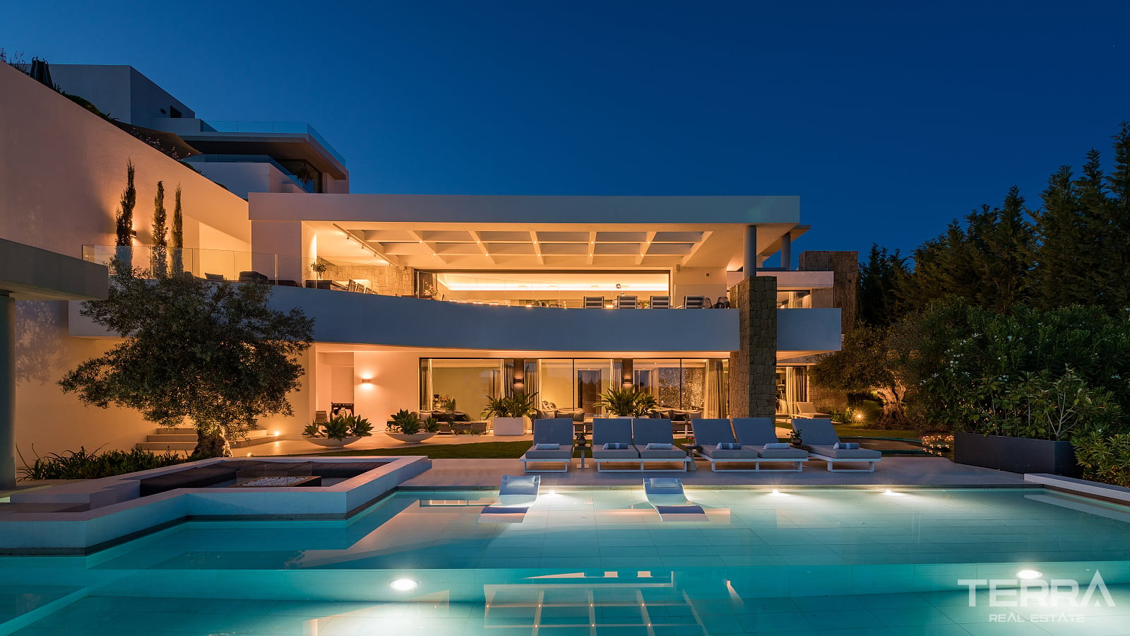 Golf Villa for Sale in Benahavís, Costa del Sol, Spain - 120163