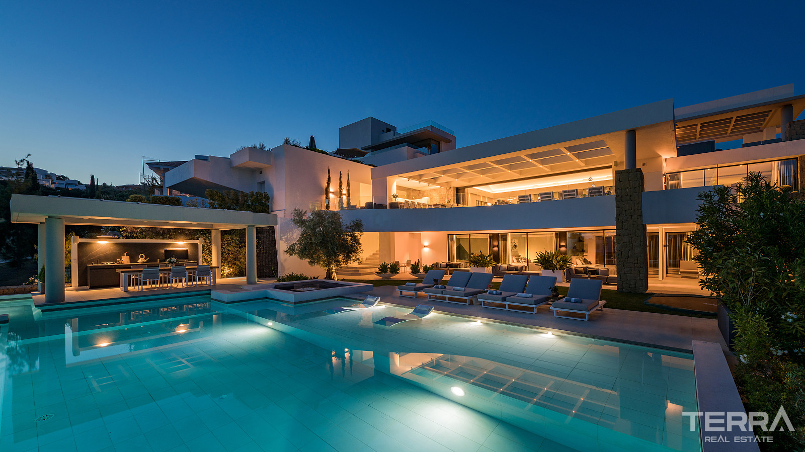 Golf Villa for Sale in Benahavís, Costa del Sol, Spain - 120164