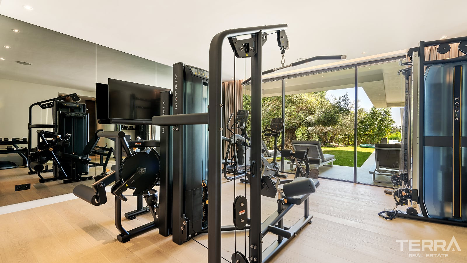 Golf Villa for Sale in Benahavís, Costa del Sol, Spain - 120183